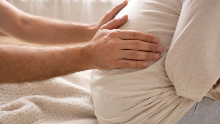 Ostéopathie et grossesse : bienfaits, séances et conseils pour les futures mamans